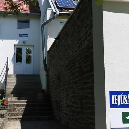 Hostel Koezseg Oenkormanyzat - Ifjusagi Szallas *