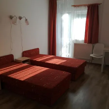 Hostel Koezseg Oenkormanyzat - Ifjusagi Szallas *