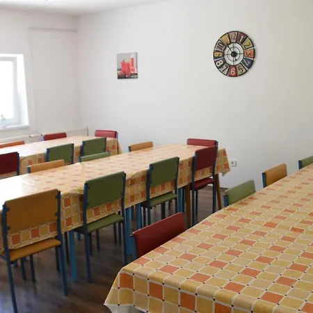 Hostel Koezseg Oenkormanyzat - Ifjusagi Szallas *