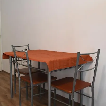 Koezseg Oenkormanyzat - Ifjusagi Szallas *